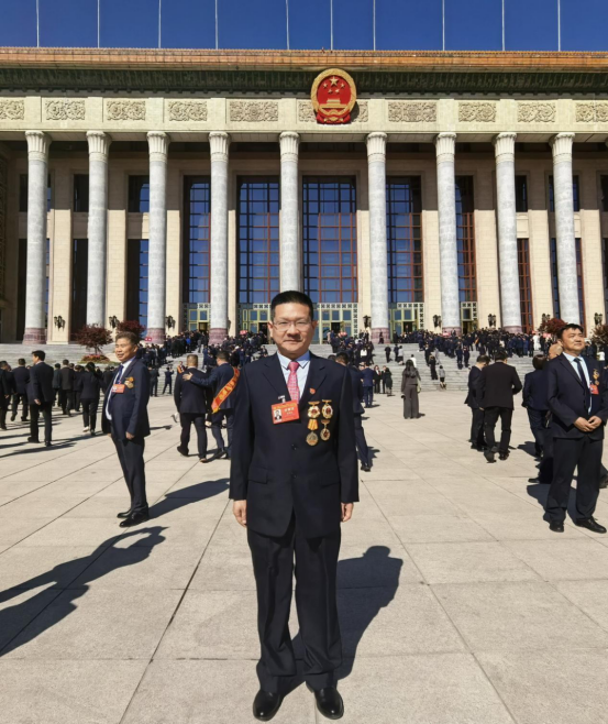 1746066388962670.png (官网、公众号)济源钢铁王洪杰荣获“全国劳动模范”称号112.png